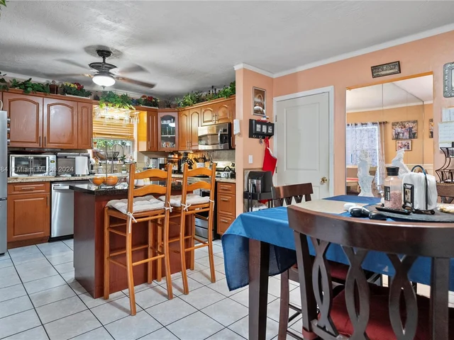 12121 SW 106th St, Miami FL 33186