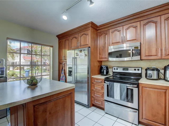 931 Opal Ter, Weston FL 33326