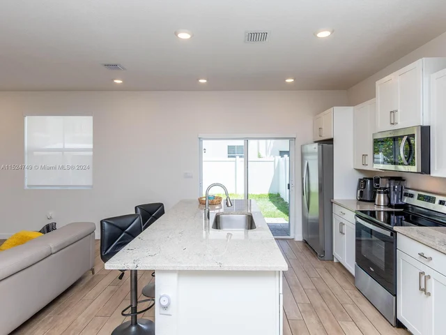 839 SE 17th Ct, Homestead FL 33034