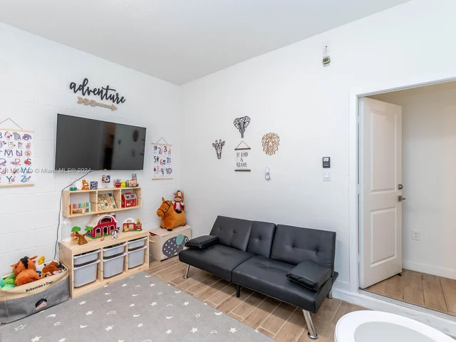 839 SE 17th Ct, Homestead FL 33034