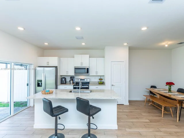 839 SE 17th Ct, Homestead FL 33034