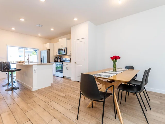 839 SE 17th Ct, Homestead FL 33034