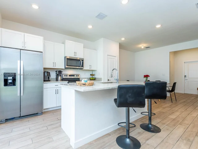 839 SE 17th Ct, Homestead FL 33034