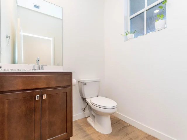 839 SE 17th Ct, Homestead FL 33034