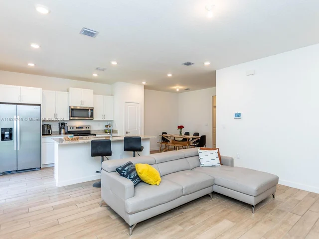 839 SE 17th Ct, Homestead FL 33034