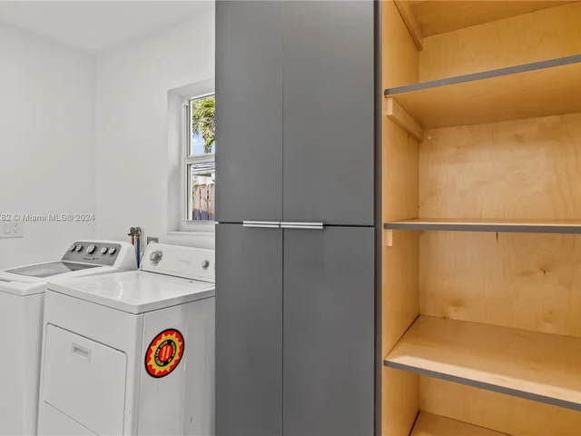 660 SE 4th Ave, Pompano Beach FL 33060