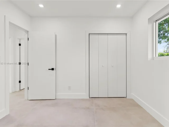 660 SE 4th Ave, Pompano Beach FL 33060