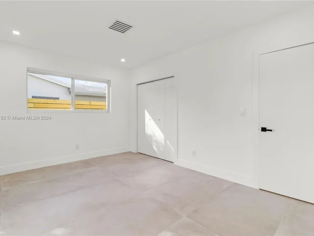 660 SE 4th Ave, Pompano Beach FL 33060