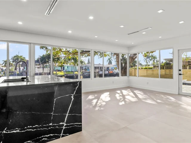 660 SE 4th Ave, Pompano Beach FL 33060