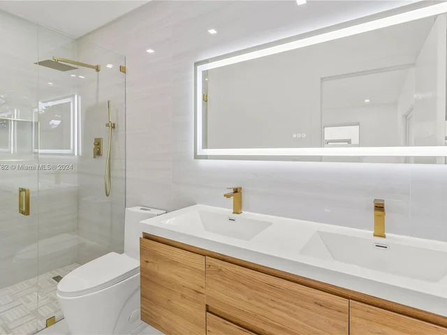 660 SE 4th Ave, Pompano Beach FL 33060