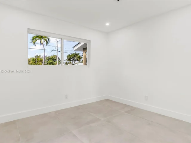 660 SE 4th Ave, Pompano Beach FL 33060