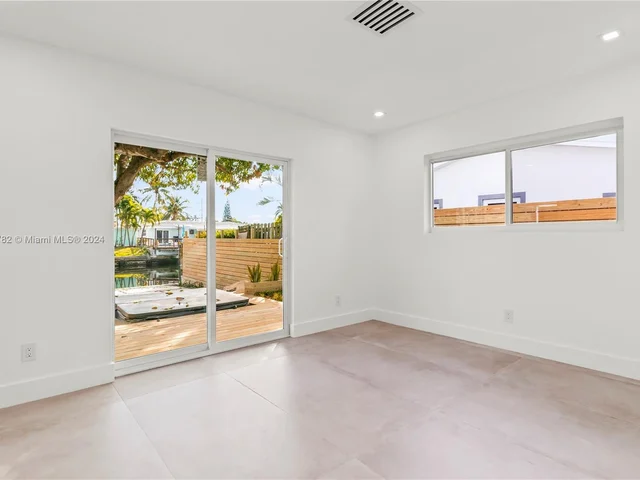 660 SE 4th Ave, Pompano Beach FL 33060