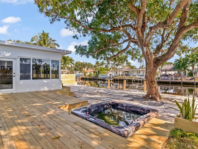 660 SE 4th Ave, Pompano Beach FL 33060