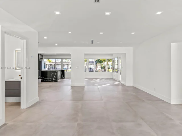 660 SE 4th Ave, Pompano Beach FL 33060