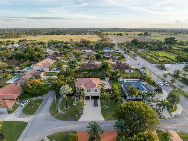 15602 SW 161st St, Miami FL 33187