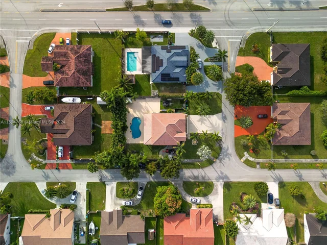 15602 SW 161st St, Miami FL 33187