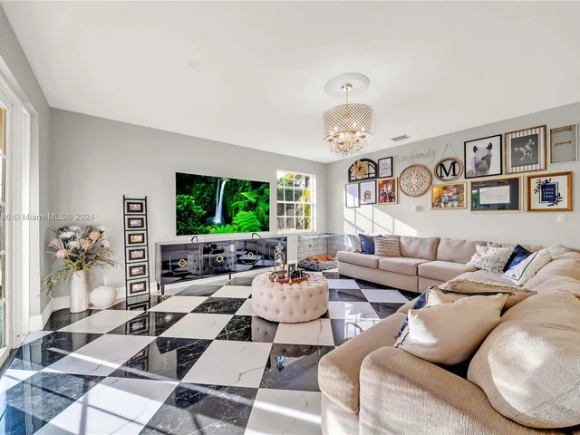 15602 SW 161st St, Miami FL 33187