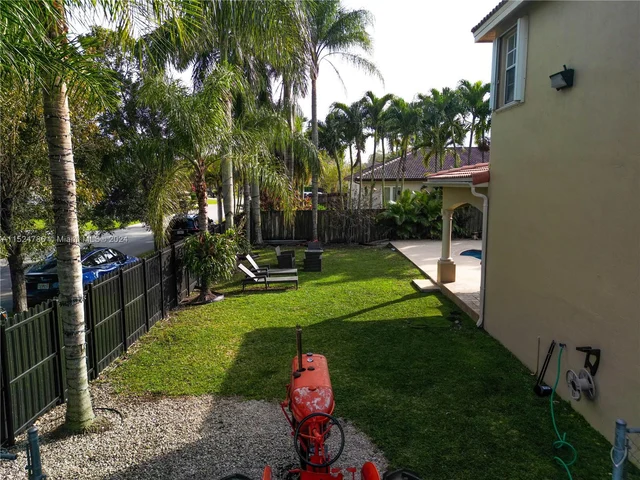 15602 SW 161st St, Miami FL 33187