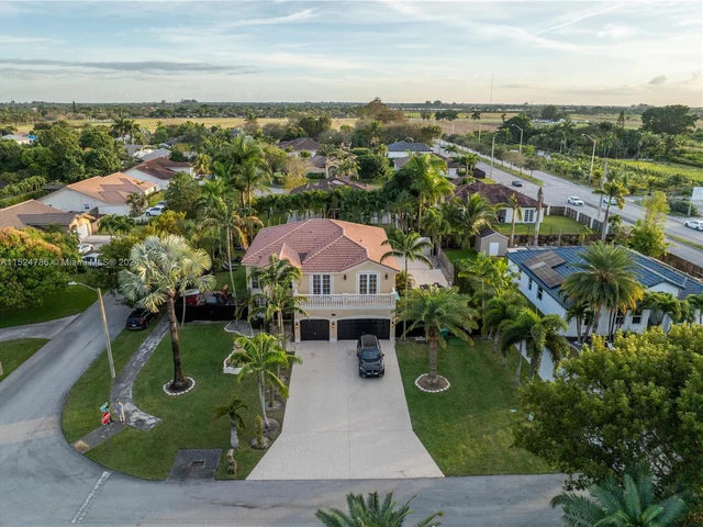 15602 SW 161st St, Miami FL 33187