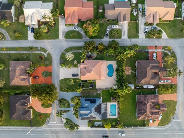 15602 SW 161st St, Miami FL 33187