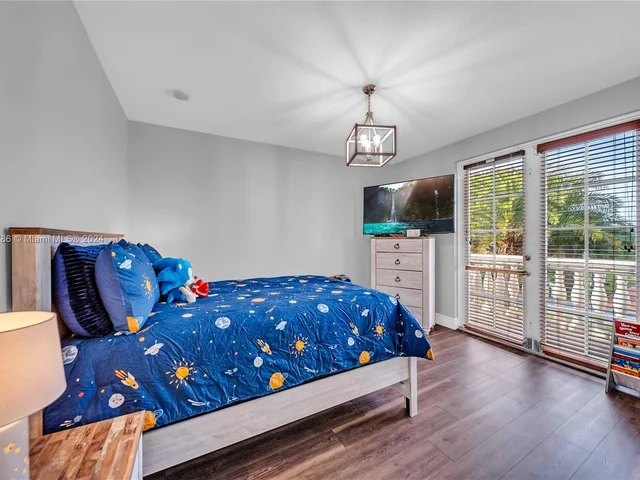 15602 SW 161st St, Miami FL 33187