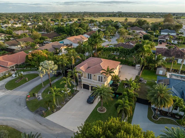 15602 SW 161st St, Miami FL 33187