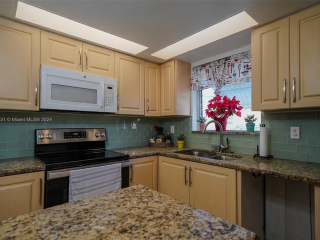 3701 Tyler St # 116, Hollywood FL 33021