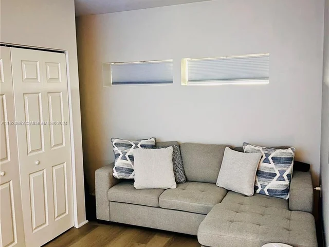 1480 Sweetbay Way, Hollywood FL 33019