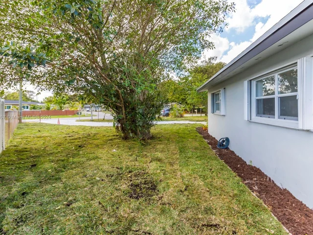 1307 NW 16th St, Fort Lauderdale FL 33311