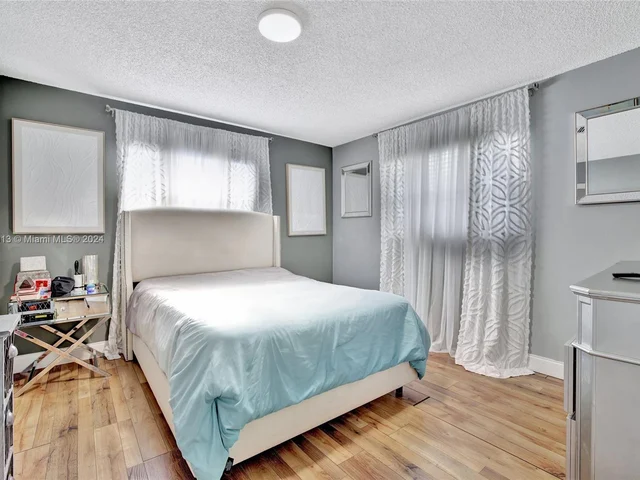 2256 Simms St, Hollywood FL 33020