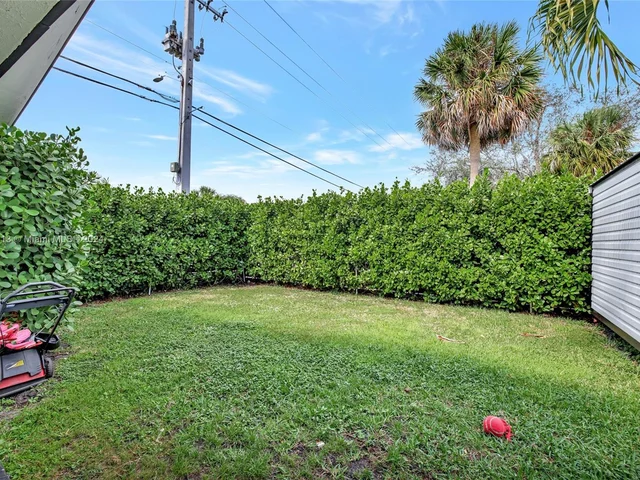 2256 Simms St, Hollywood FL 33020