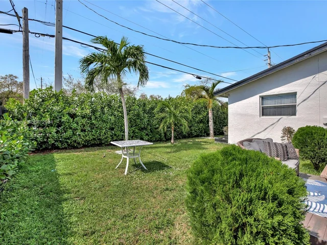 2256 Simms St, Hollywood FL 33020