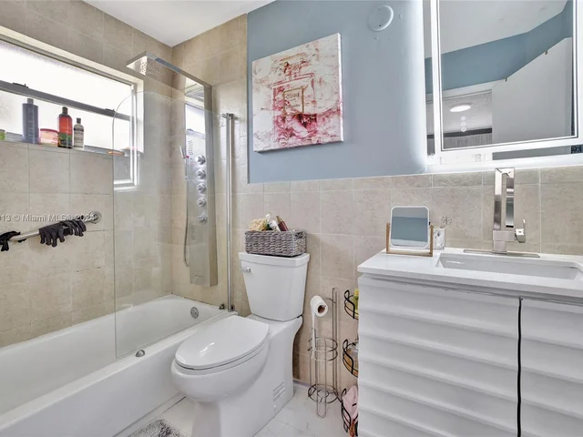 2256 Simms St, Hollywood FL 33020