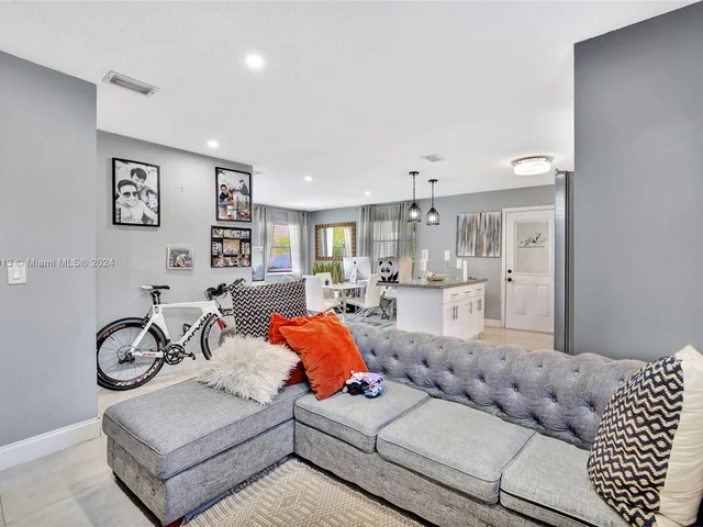 2256 Simms St, Hollywood FL 33020