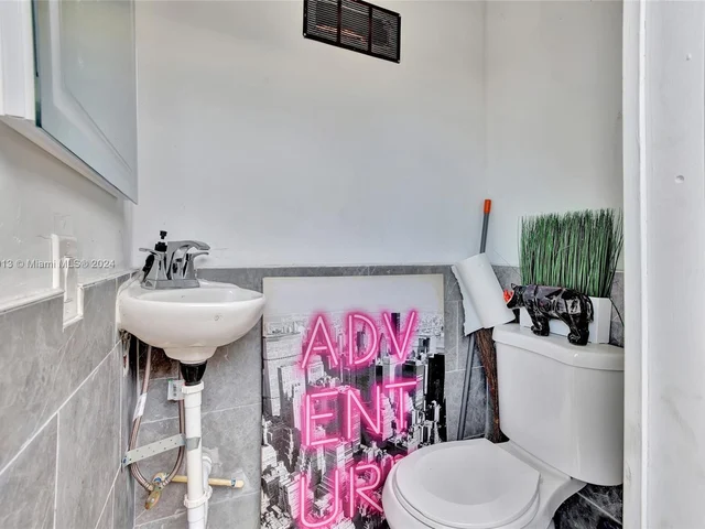 2256 Simms St, Hollywood FL 33020