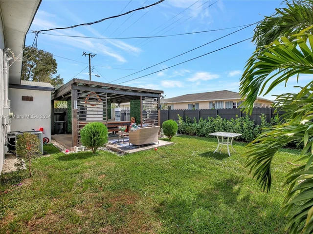 2256 Simms St, Hollywood FL 33020