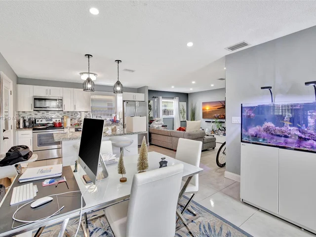 2256 Simms St, Hollywood FL 33020