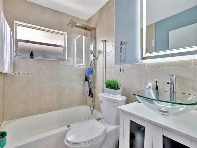 2256 Simms St, Hollywood FL 33020