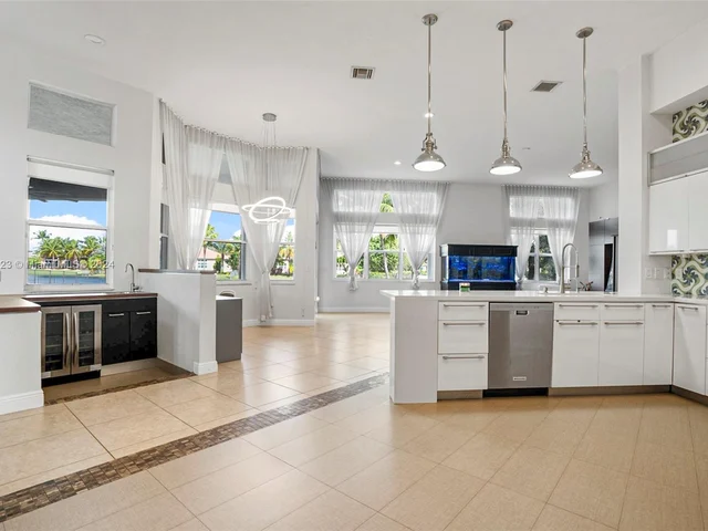 15005 SW 35th St, Davie FL 33331