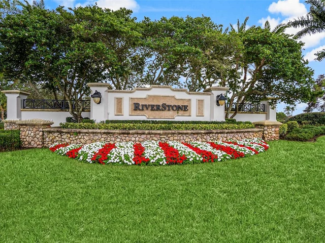 15005 SW 35th St, Davie FL 33331