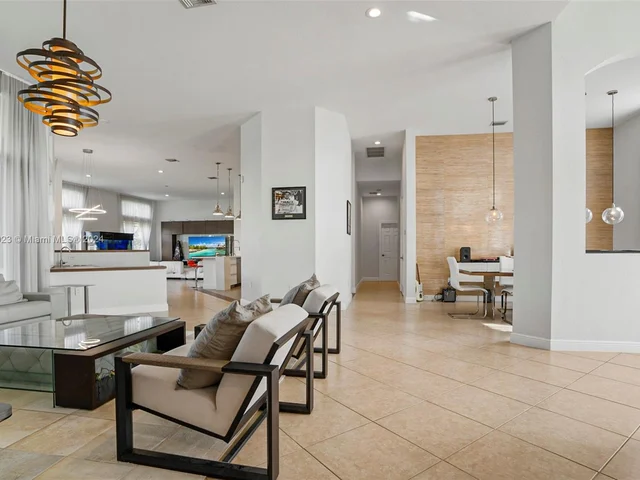 15005 SW 35th St, Davie FL 33331