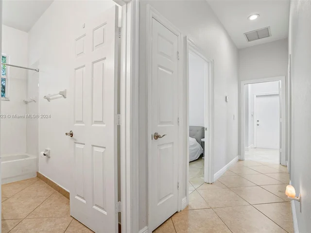 15005 SW 35th St, Davie FL 33331