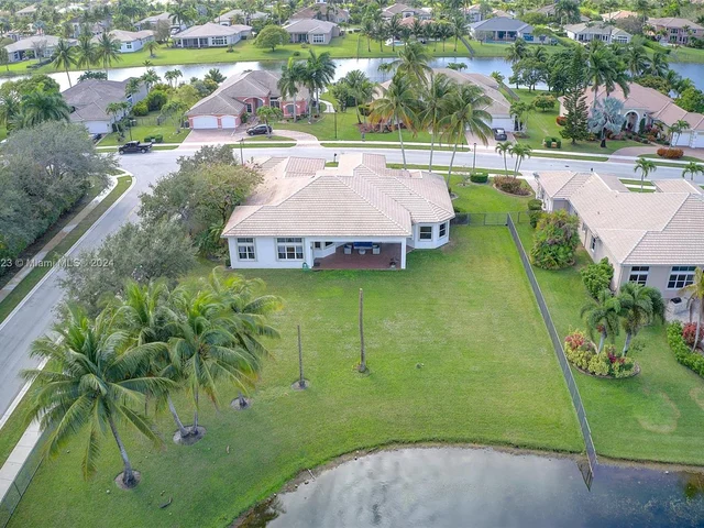 15005 SW 35th St, Davie FL 33331