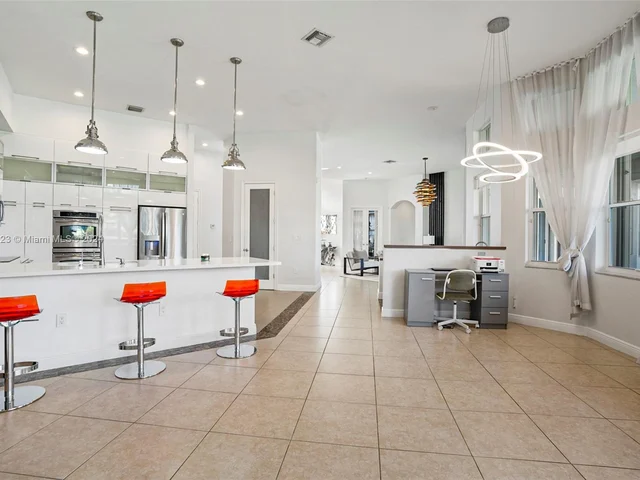 15005 SW 35th St, Davie FL 33331