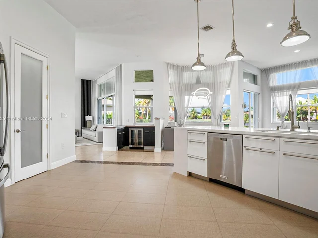 15005 SW 35th St, Davie FL 33331