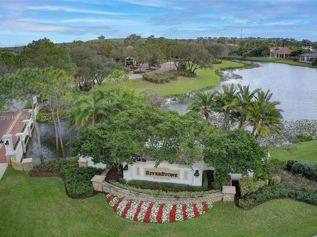 15005 SW 35th St, Davie FL 33331