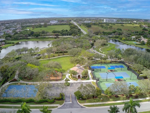 15005 SW 35th St, Davie FL 33331