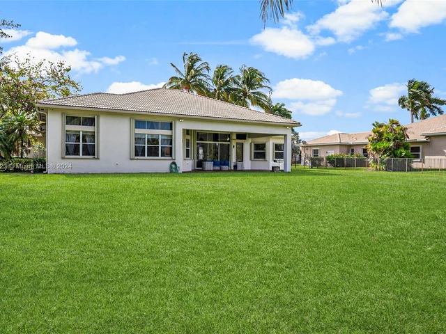 15005 SW 35th St, Davie FL 33331