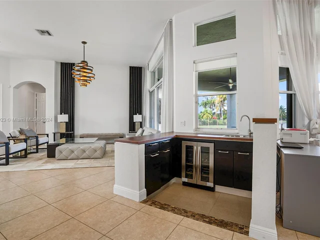 15005 SW 35th St, Davie FL 33331