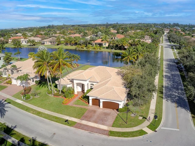 15005 SW 35th St, Davie FL 33331